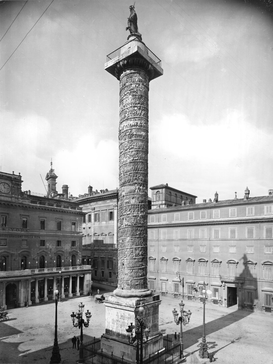 Sloup Marka Aurelia, AD 180-196 (mramor) (černobílá fotografie) od Roman
