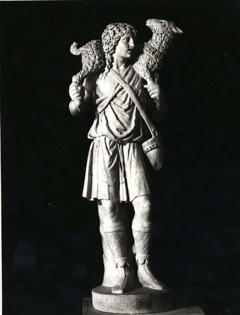 Dobrý pastýř, raně křesťanské období (mramor) (černobílá fotografie) od Roman