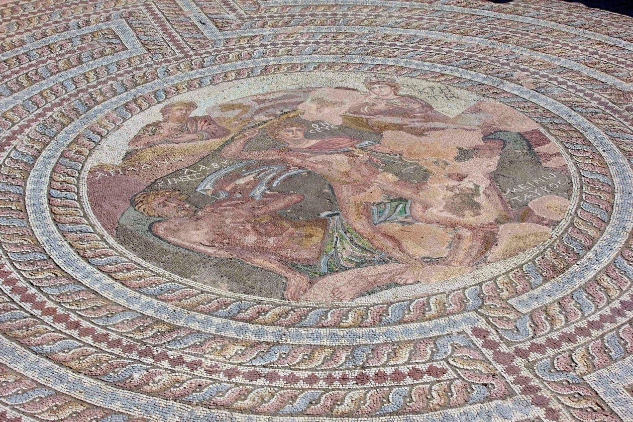 Theseus a Minotaurus, Theseův dům, Pafos, Kypr (mozaika) od Roman