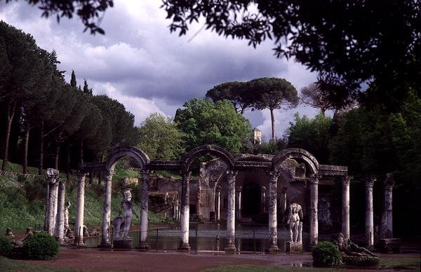 Pohled na kanál Canopus, postavený v letech 118-128 AD (foto) od Roman