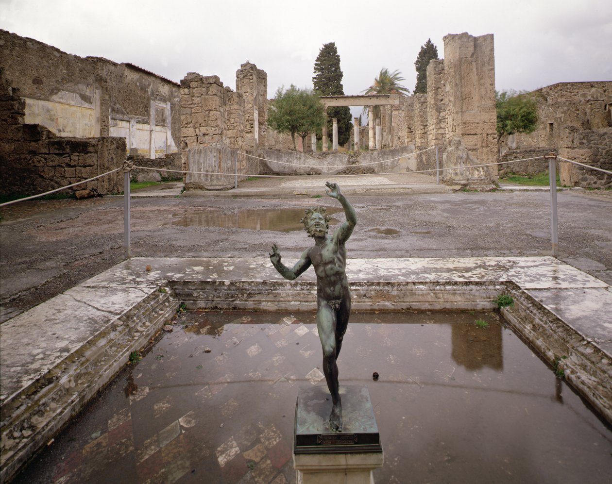 Pohled na Casa del Fauno (Faunův dům) od Roman