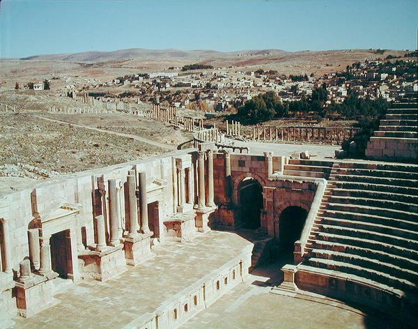 Pohled na Jižní divadlo, postavené kolem roku 90 našeho letopočtu od Roman