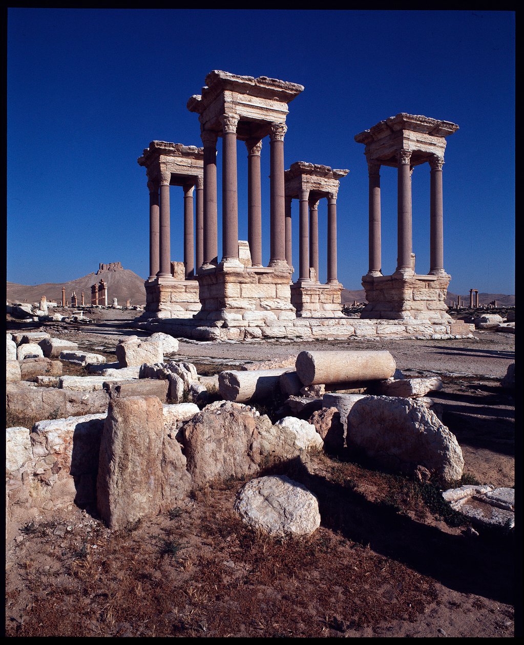 Pohled na tetrapylon (fotografie) od Roman