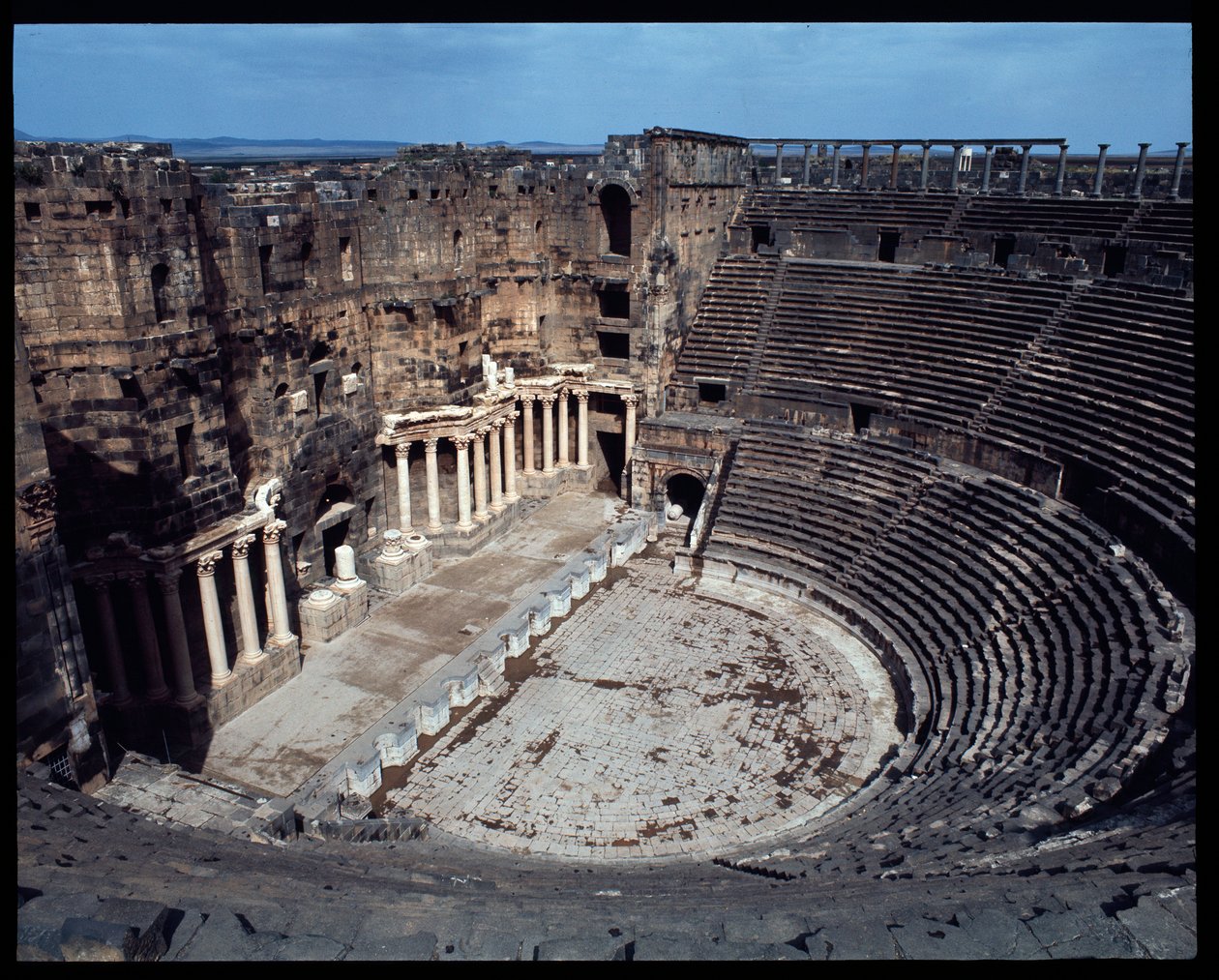 Pohled do divadla (fotografie) od Roman