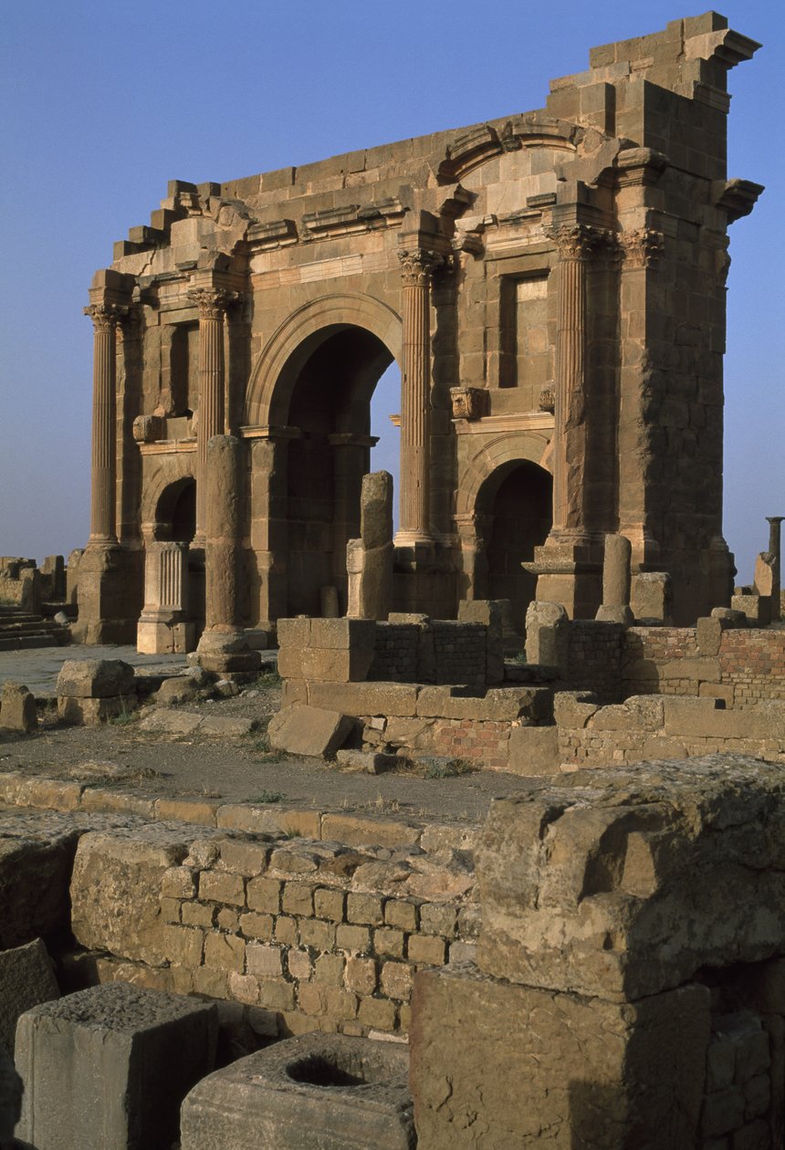 Trajanův oblouk (52–117 n. l.), kolem 100 n. l., vrcholné císařské období (27 př. n. l.–395 n. l.) od Roman Imperial Period
