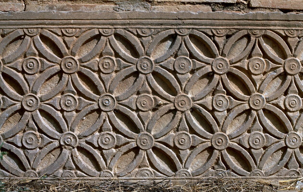 Architektonický fragment s vyřezávanou výzdobou, vrcholné císařské období (27 př.nl-395 n.l.) od Roman Imperial Period
