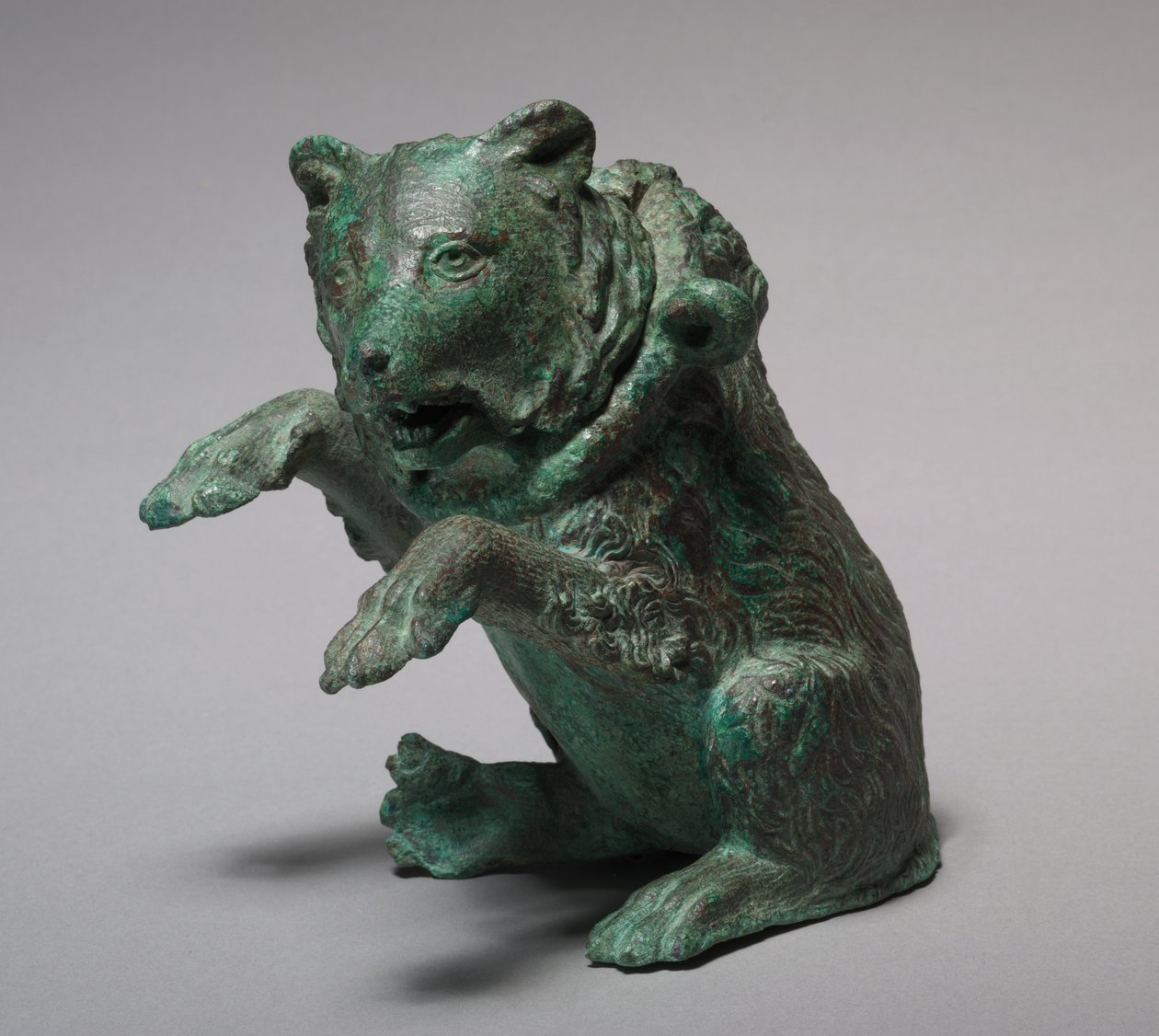Olejová ampule v podobě tančícího medvěda, 200. léta od Roman Imperial Period