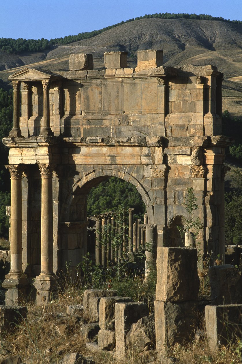 Triumfální oblouk postavený na počest císaře Caracally, vrcholné císařské období (27 př.nl-395 n.l.) od Roman Imperial Period