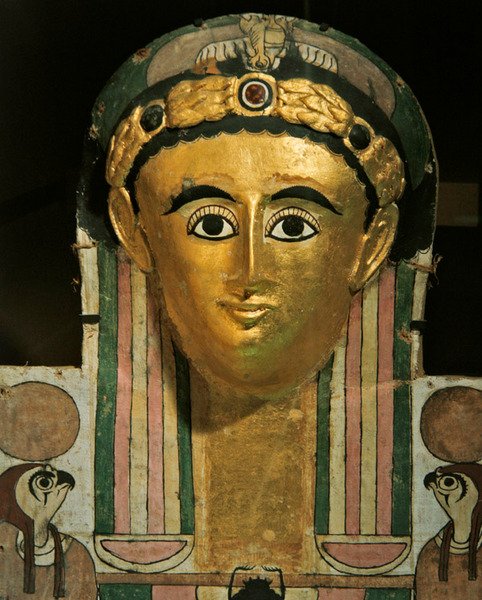 Mumie kartonážní hlava přepravek, z Deir el-Medina, Théby, polovina 2. století (malované plátno a zlacené štuky) od Roman Period Egyptian