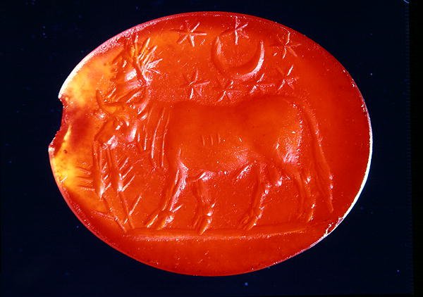 Apis, 2.–4. století našeho letopočtu (karneol) od Roman Roman