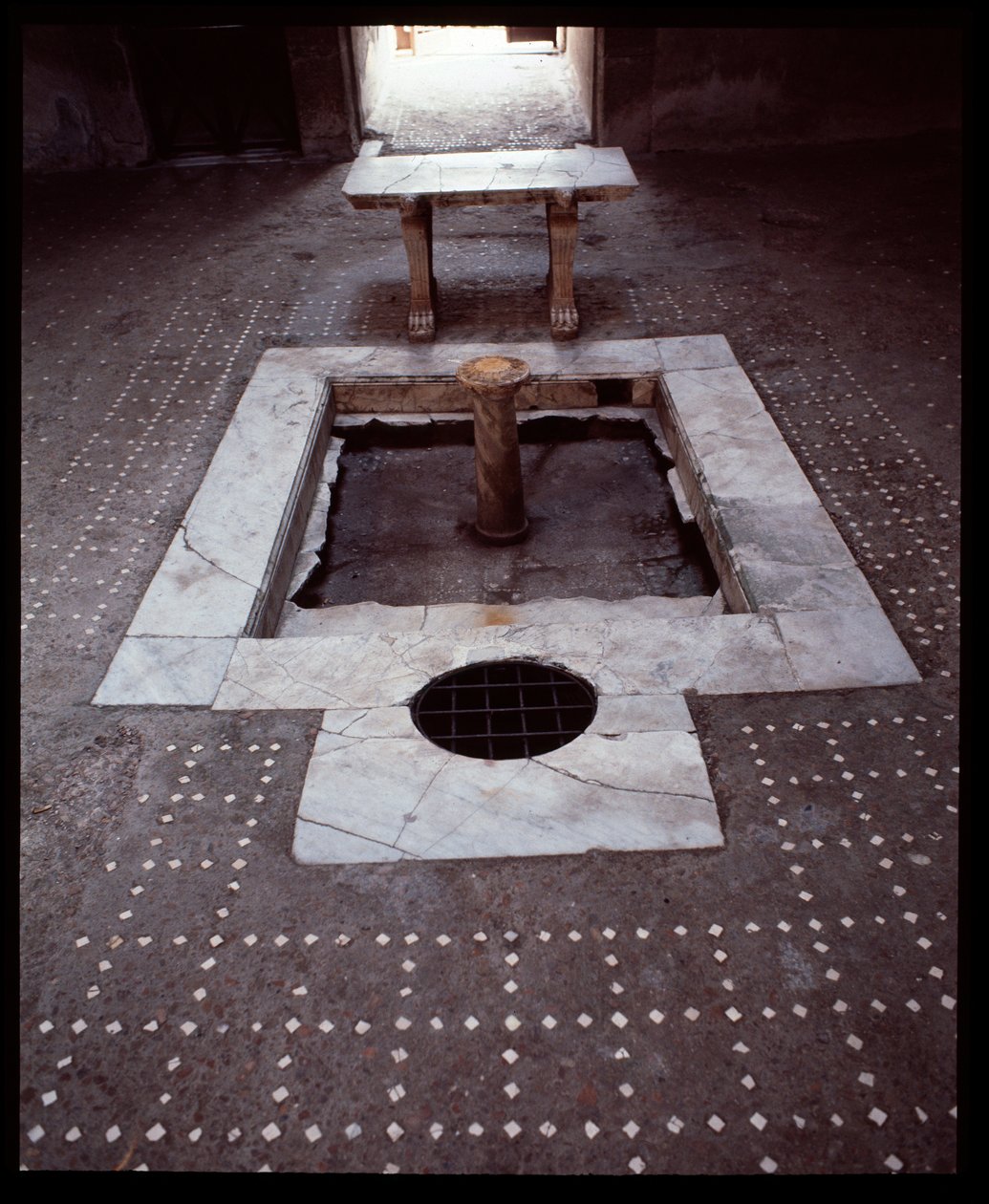 Atrium domu dřevěné příčky, 5. století př. nl-1. století našeho letopočtu od Roman Roman