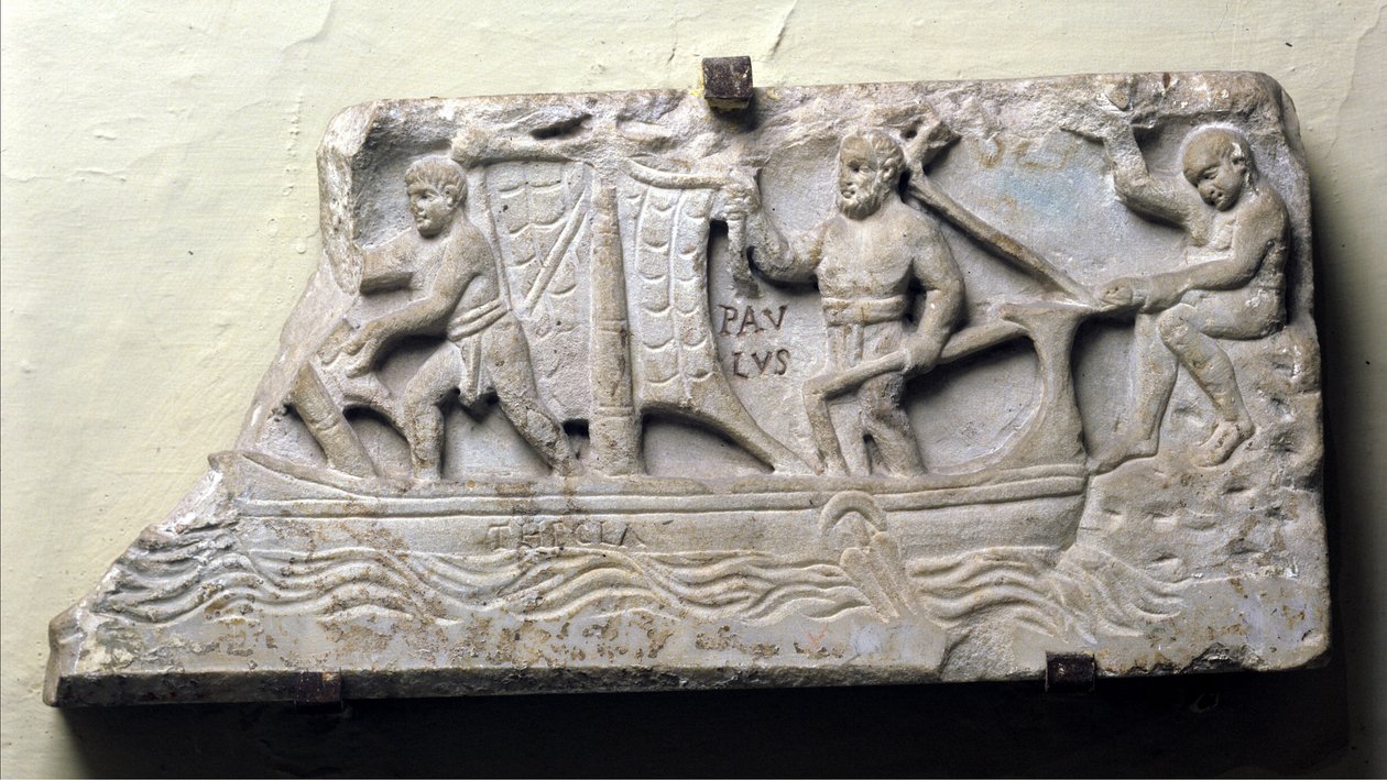 Obal sarkofágu se symbolickým vyobrazením lodi jménem Thecla: Svatý Pavel drží kormidlo a manévruje s plachtou. od Roman Roman