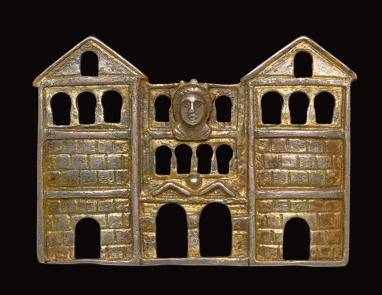 Fibula v podobě třípatrové trojdílné brány z rustikovaného zdiva, cca 3. - počátek 4. století našeho letopočtu (zlacené stříbro) od Roman Roman