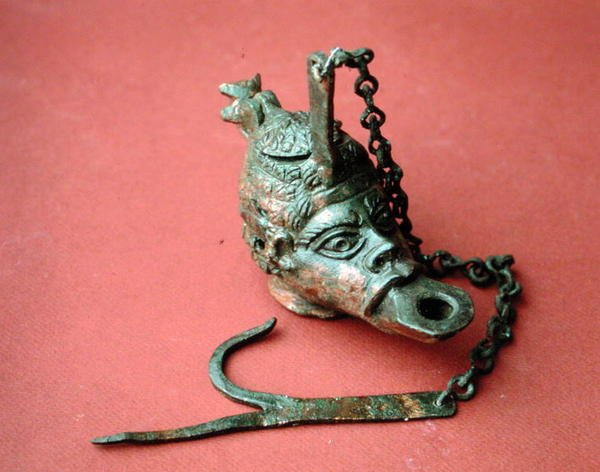 Závěsná olejová lampa ve tvaru hlavy Afričana, z Belkis (nyní Zeugma), Turecko (bronz) od Roman Roman