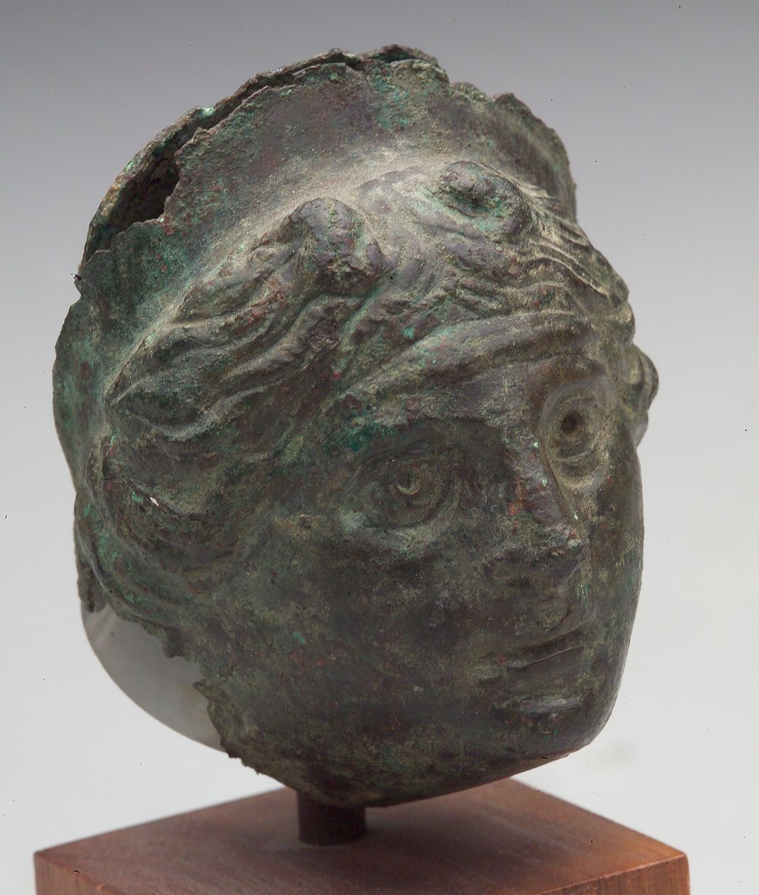 Hlava Afrodity, 5. století našeho letopočtu (?) (repoussé bronz) od Roman Roman