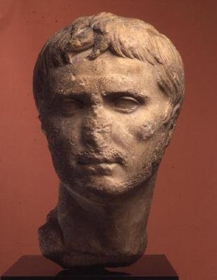 Hlava Augusta, 8. století našeho letopočtu (kámen) od Roman Roman