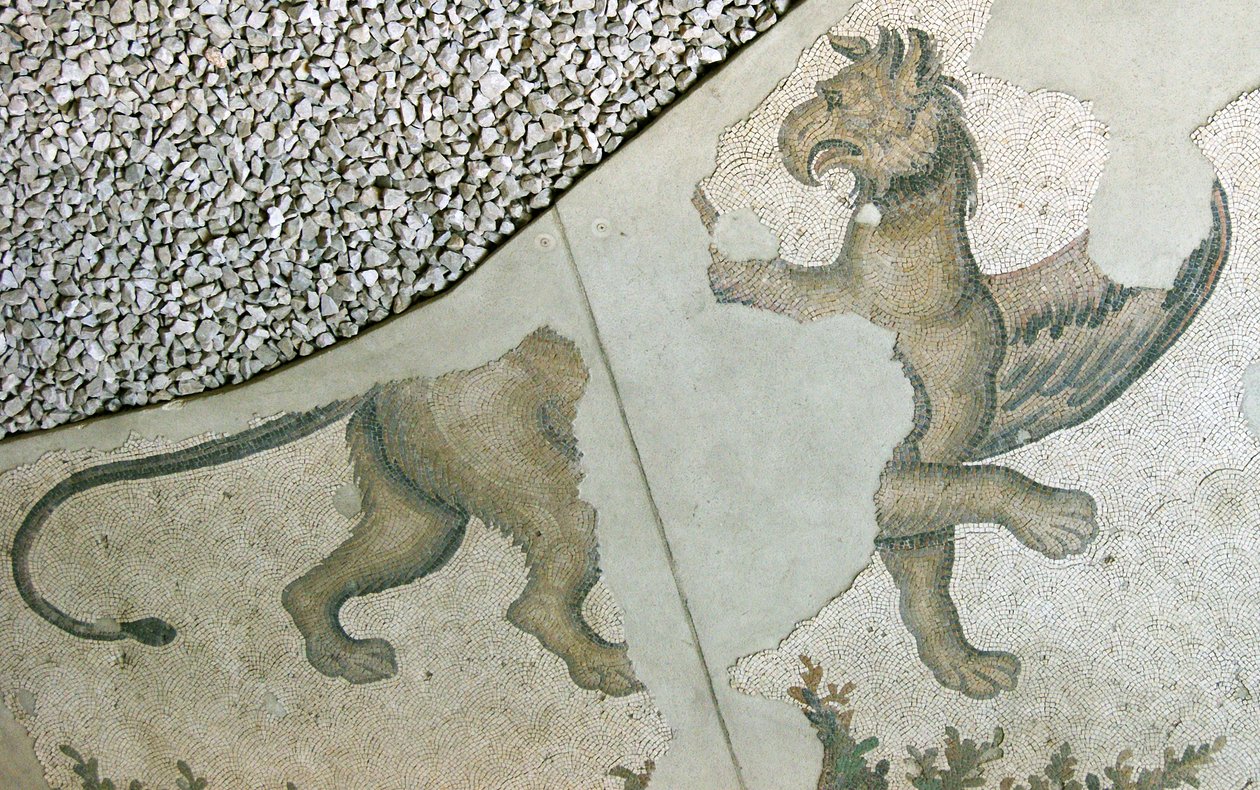 Mozaika zobrazující lva grifonka, bazar Arasta, mešita sultána Ahmeta, Istanbul. od Roman Roman