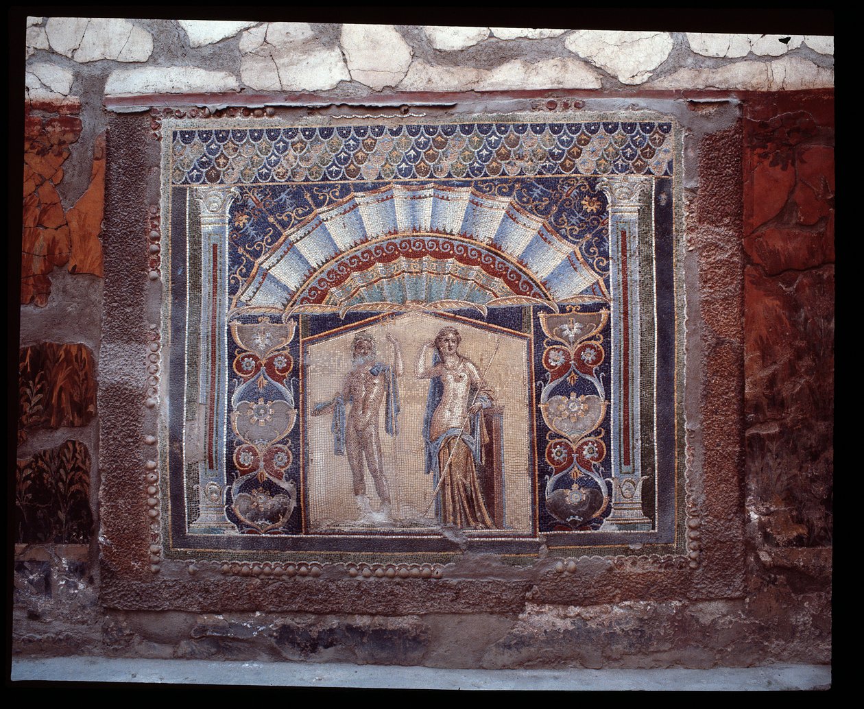Neptun a Amfitrit. Nástěnná mozaika z triklinia casa di Nettuno e Anfitrite, 5. století př. n. l. – 1. století n. l. od Roman Roman