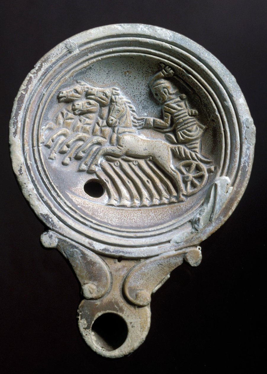 Olejová lampa zobrazující závodní kočár se čtyřmi koňmi (terakota) od Roman Roman