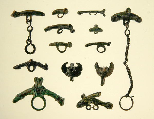 Phalloi amulety (bronzové) od Roman Roman