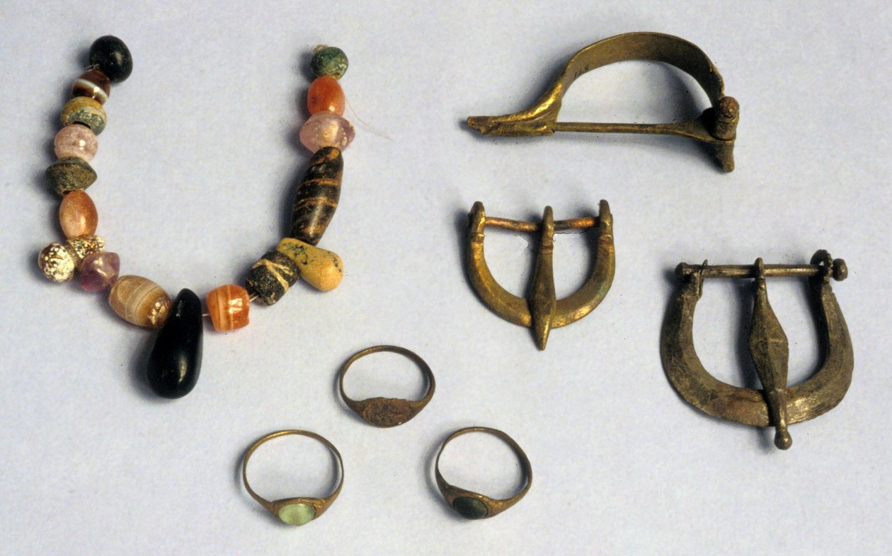Prsteny, spony a lýtkové kosti, Masada (kombinovaná média) od Roman Roman