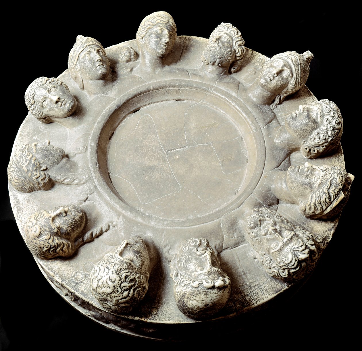 Římské umění: mramorový oltář dvanácti božstev Olympu - z Gabii (Lazio) 1.-2. století našeho letopočtu - Paříž, musee du Louvre - Oltář dvanácti božstev Olympu - Mramorová socha, z Gabii (Lazio) od Roman Roman