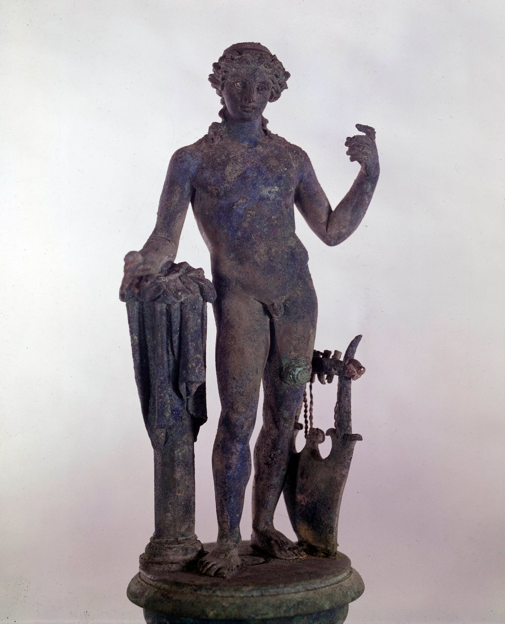Římské umění: socha Apollóna v bronzu. Muzeum římských starožitností v Římě od Roman Roman