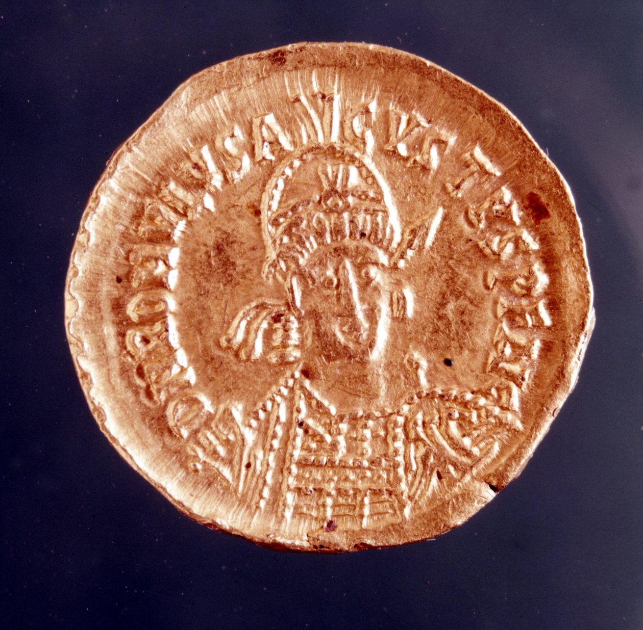 Romulus Augustule, latinsky Flavius Romulus Augustus (nebo Romulus Augustulus (v něm. Romolo Augustolo), kolem 460 - 511), poslední římský císař západu. Portrét na minci, 5. století od Roman Roman
