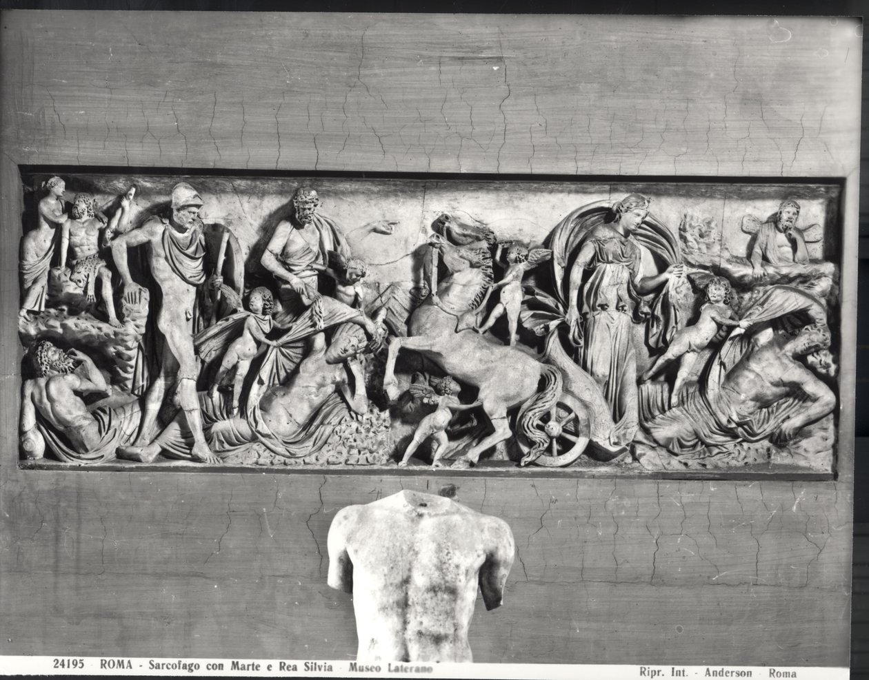 Sarkofág zobrazující Mars a Rhea Silvia (mramor) (černobílá fotografie) od Roman Roman