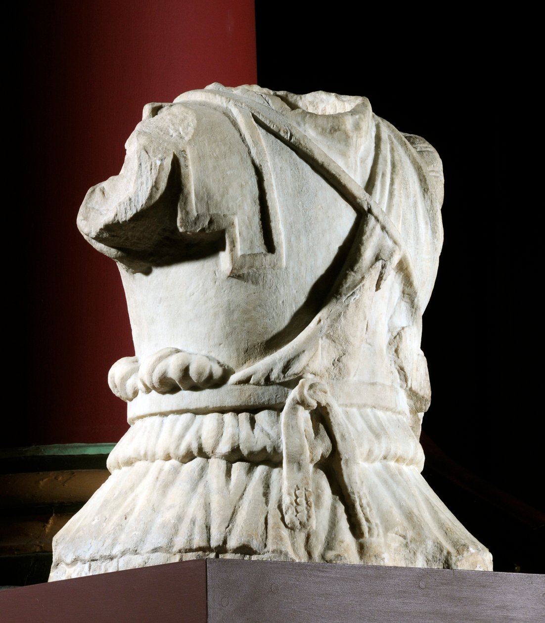 Vyřezávané torzo kavaleristy (mramor) (viz také 371178) od Roman Roman