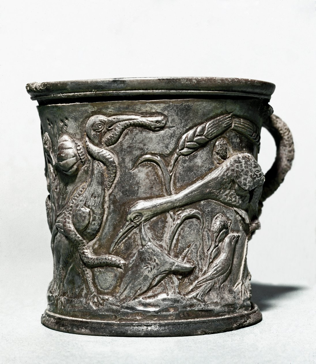 Stříbrný pohár s ptáky a pšenicí od Roman Roman