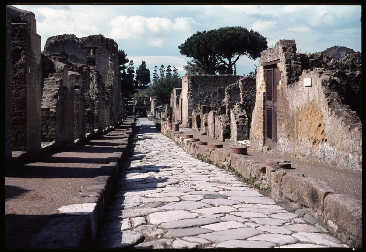 Ulice klesající směrem k koupališti, 5. století před naším letopočtem – 1. století našeho letopočtu od Roman Roman