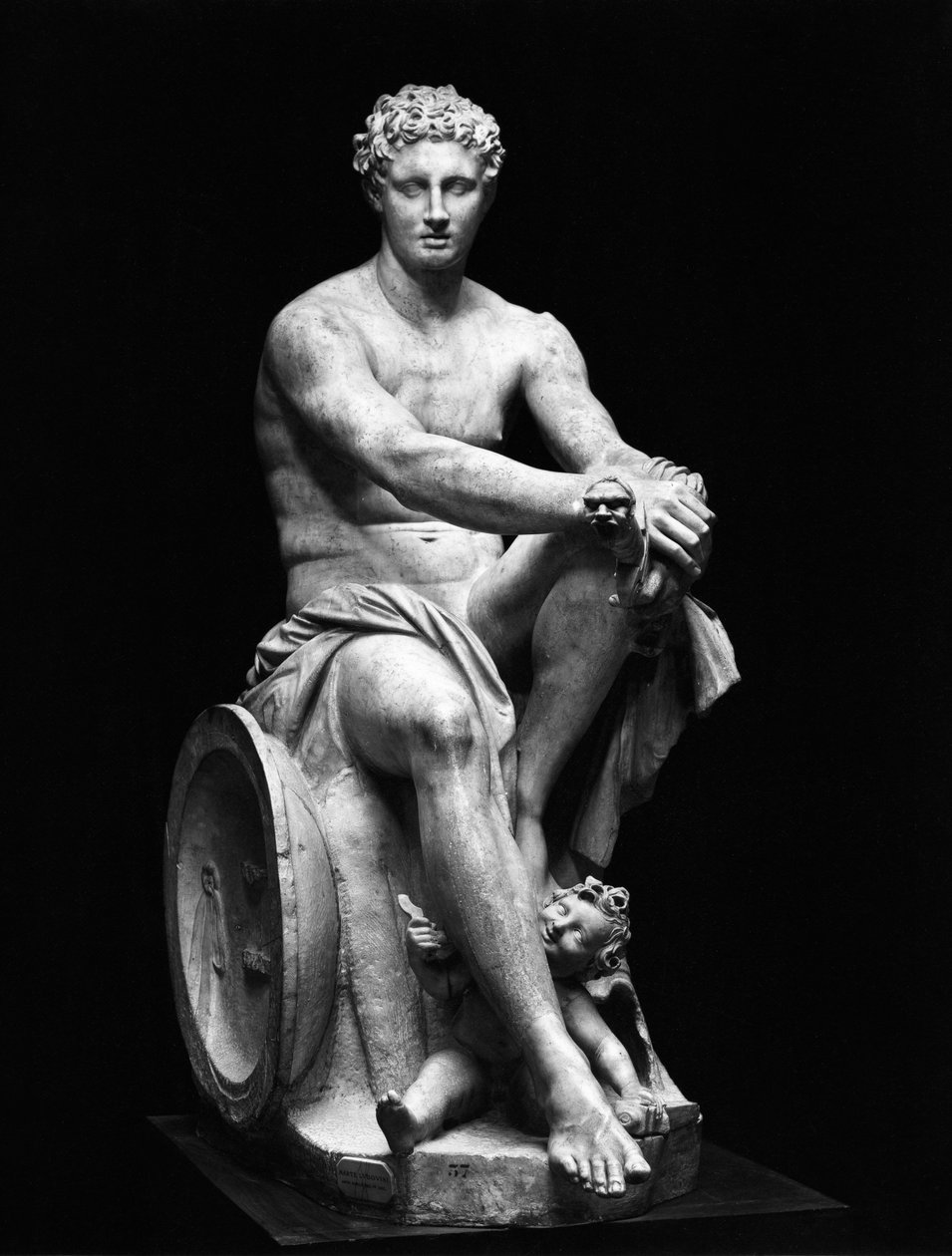 Ares Ludovisi, kopie řeckého originálu ze 4. století před naším letopočtem (mramor) (černobílá fotografie) od Roman Roman