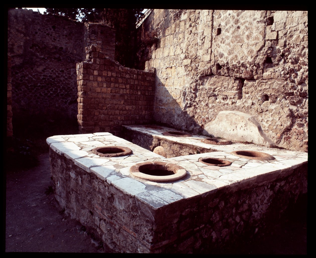 Termopoliový mramorový pult, 5. století př. n. l. - 1. století našeho letopočtu od Roman Roman