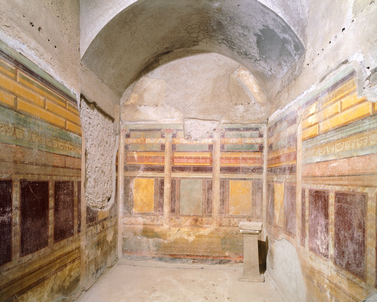 Klenba zdobená freskami ve druhém pompejském stylu, Dům stříbrné svatby, Pompeje, Kampánie, římská civilizace od Roman Roman
