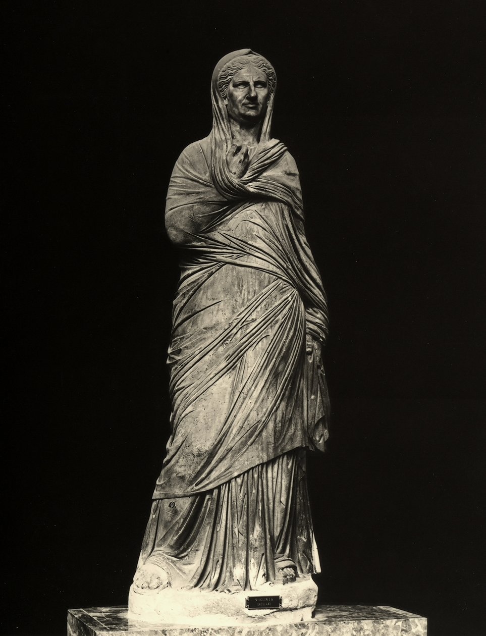 Viciria Arcate, manželka Balbuse (mramor) od Roman Roman