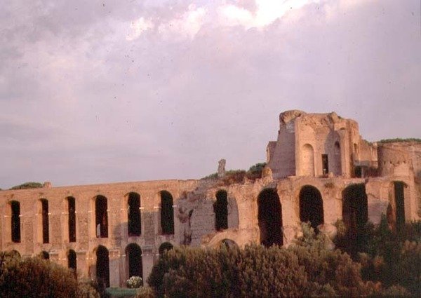 Pohled na Palatine z Circus Maximus (foto) (viz také 99012) od Roman Roman