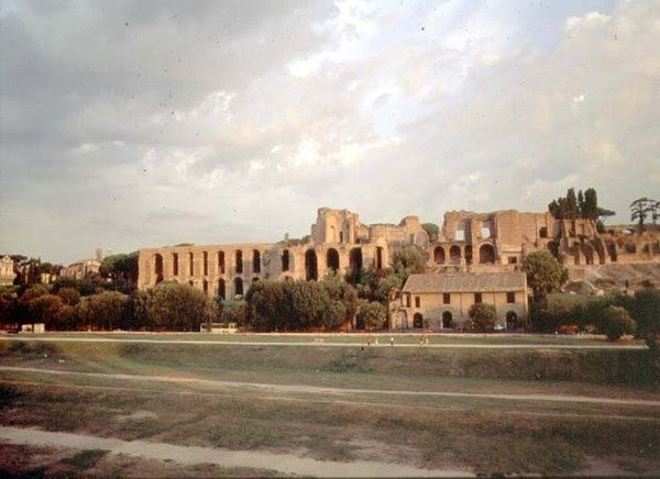 Pohled na Palatine z Circus Maximus (foto) (viz také 99013) od Roman Roman