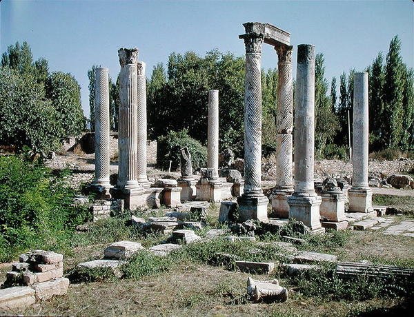 Pohled na propylaea nebo monumentální bránu od Roman Roman