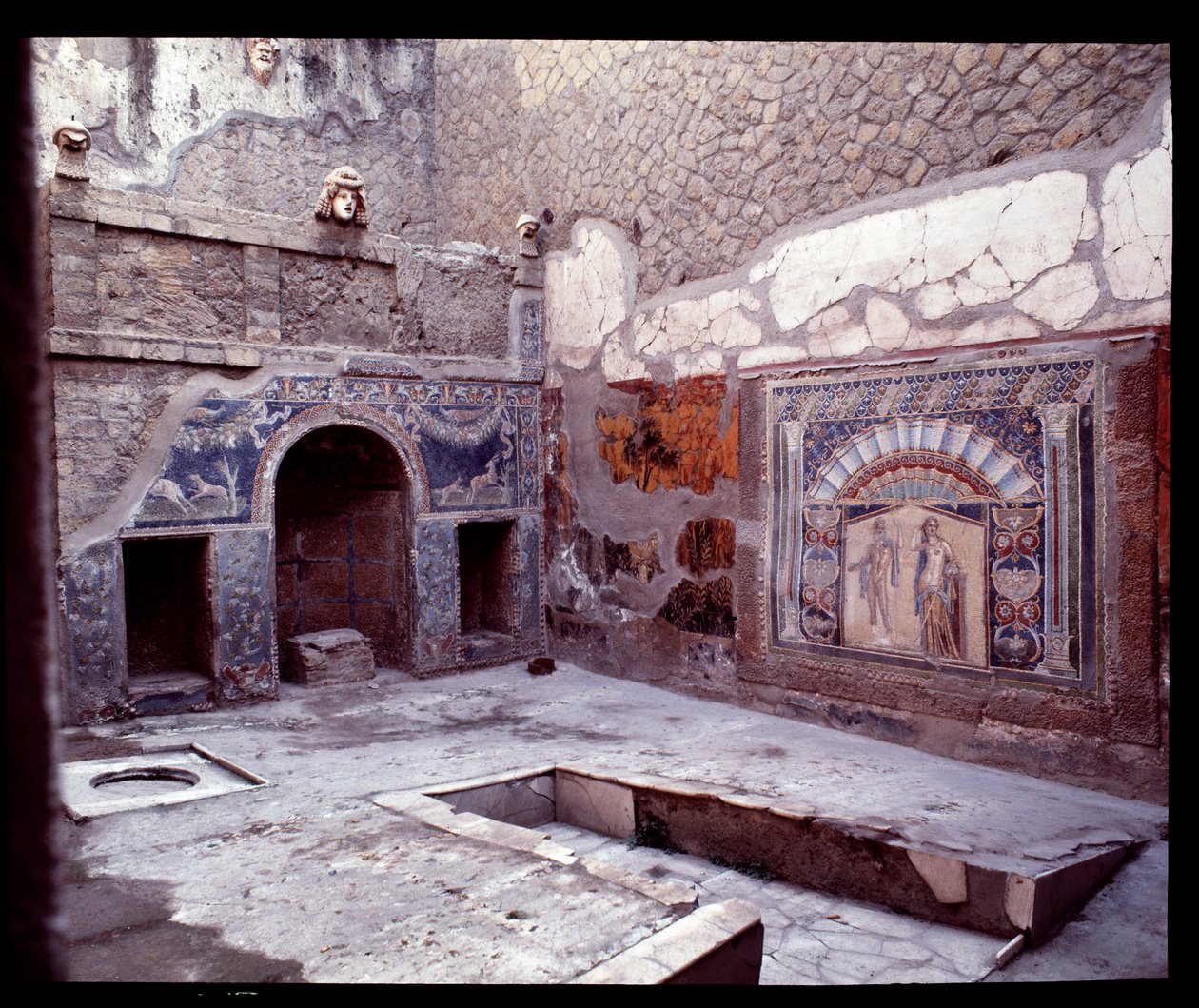 Pohled na triklinium casa di Nettuno e Anfitrite, 5. století př. n. l. – 1. století n. l. od Roman Roman
