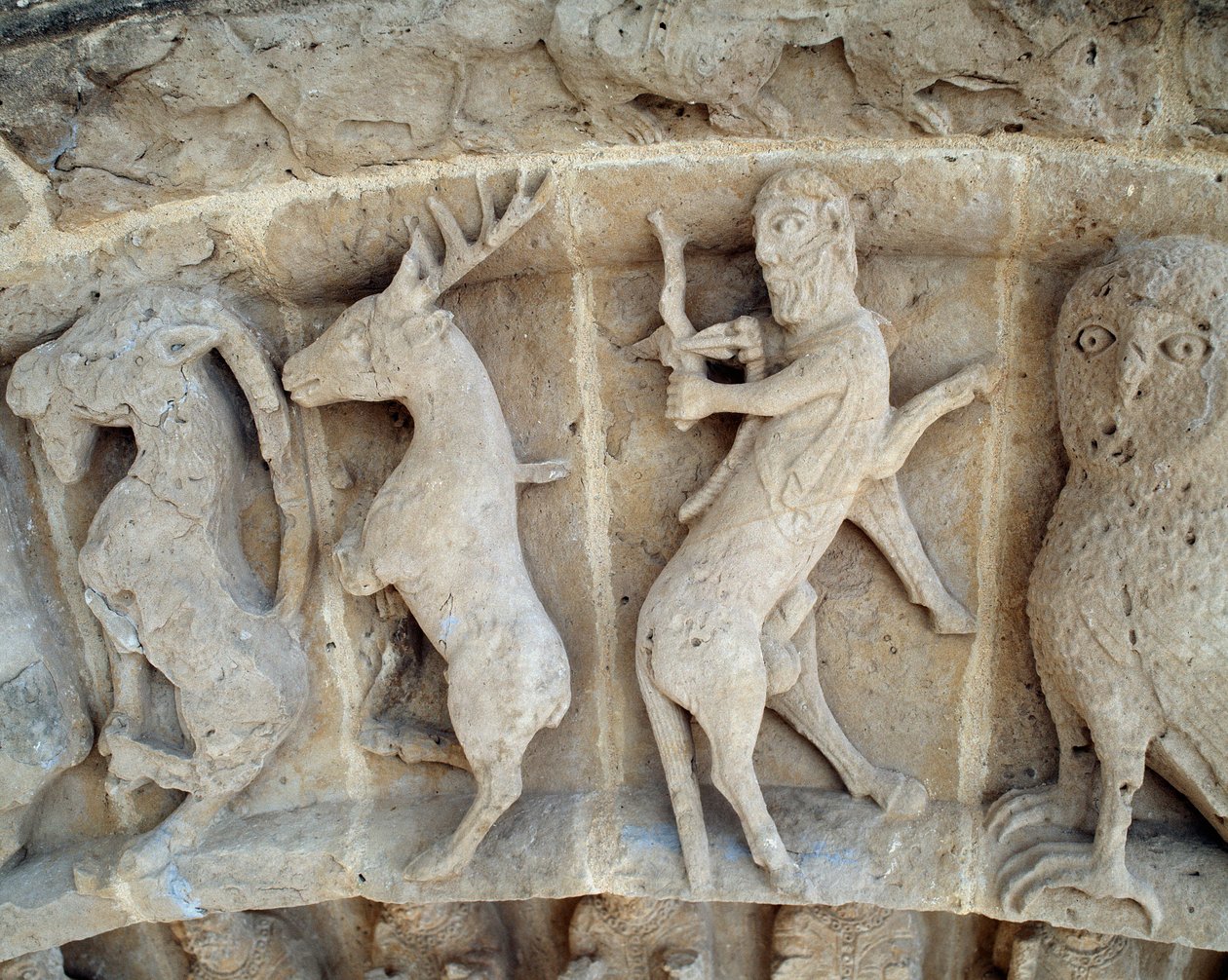 Střelec. Detail soch jižního portálu od Romanesque