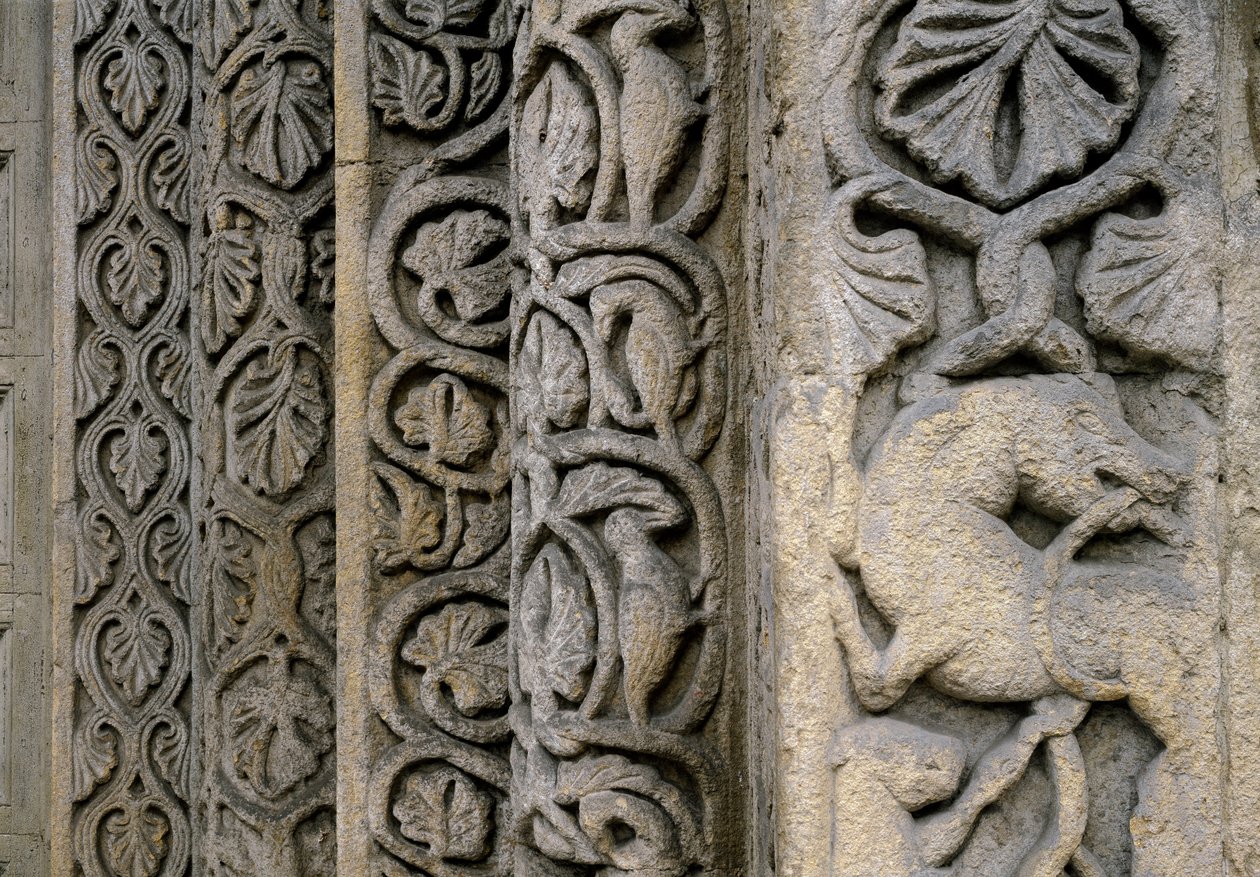 Dekorativní detaily fasády baziliky, začátek 12. století (reliéf) od Romanesque