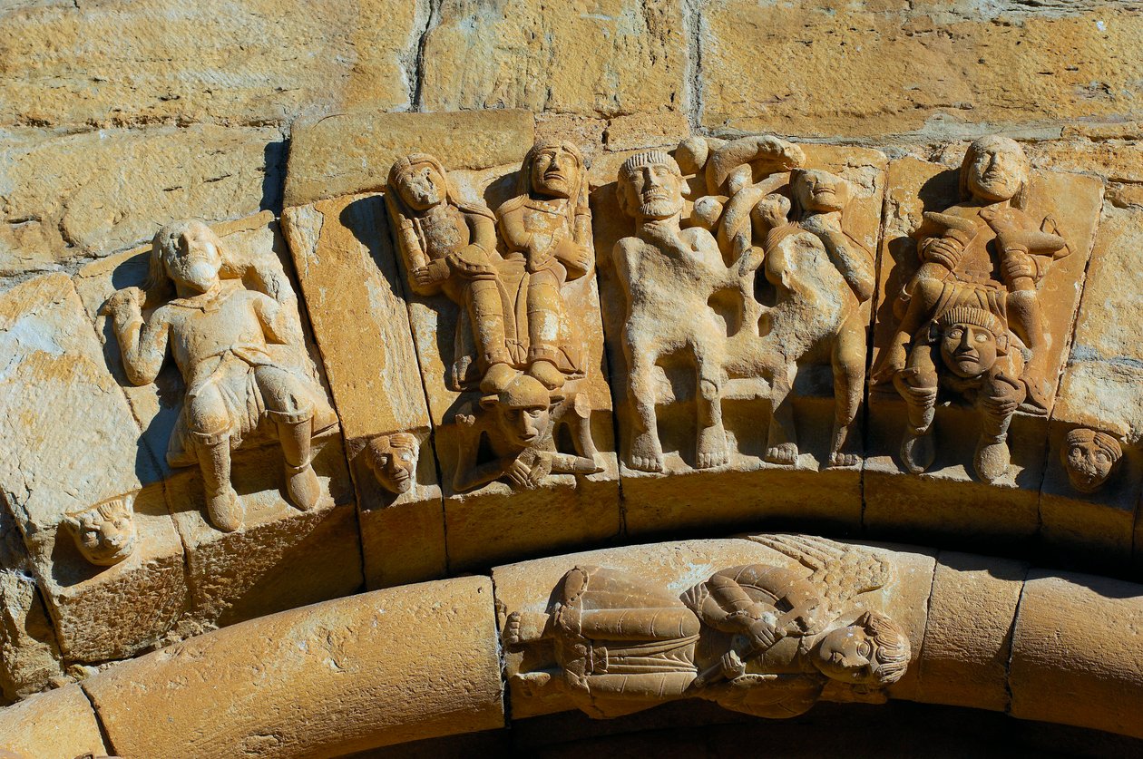 Fasáda kostela Saint Maria de Covet, Isona, Španělsko, detail od Romanesque