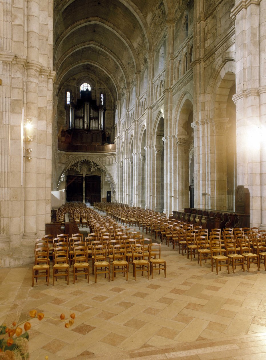 Interiér Cathedrale Saint Lazarus d