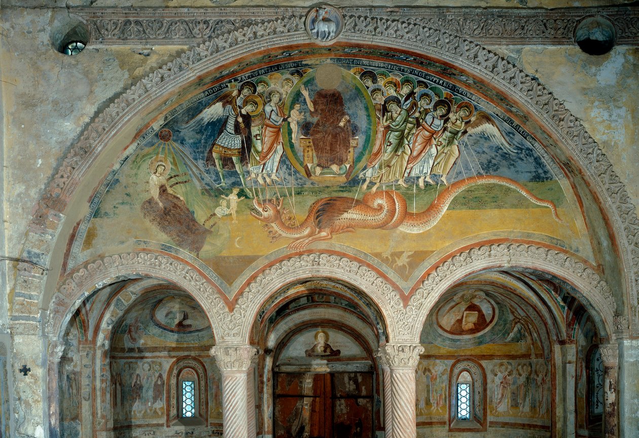 Znázornění Apokalypsy: andělé probodávají svými šípy monstrum se sedmi hlavami od Romanesque