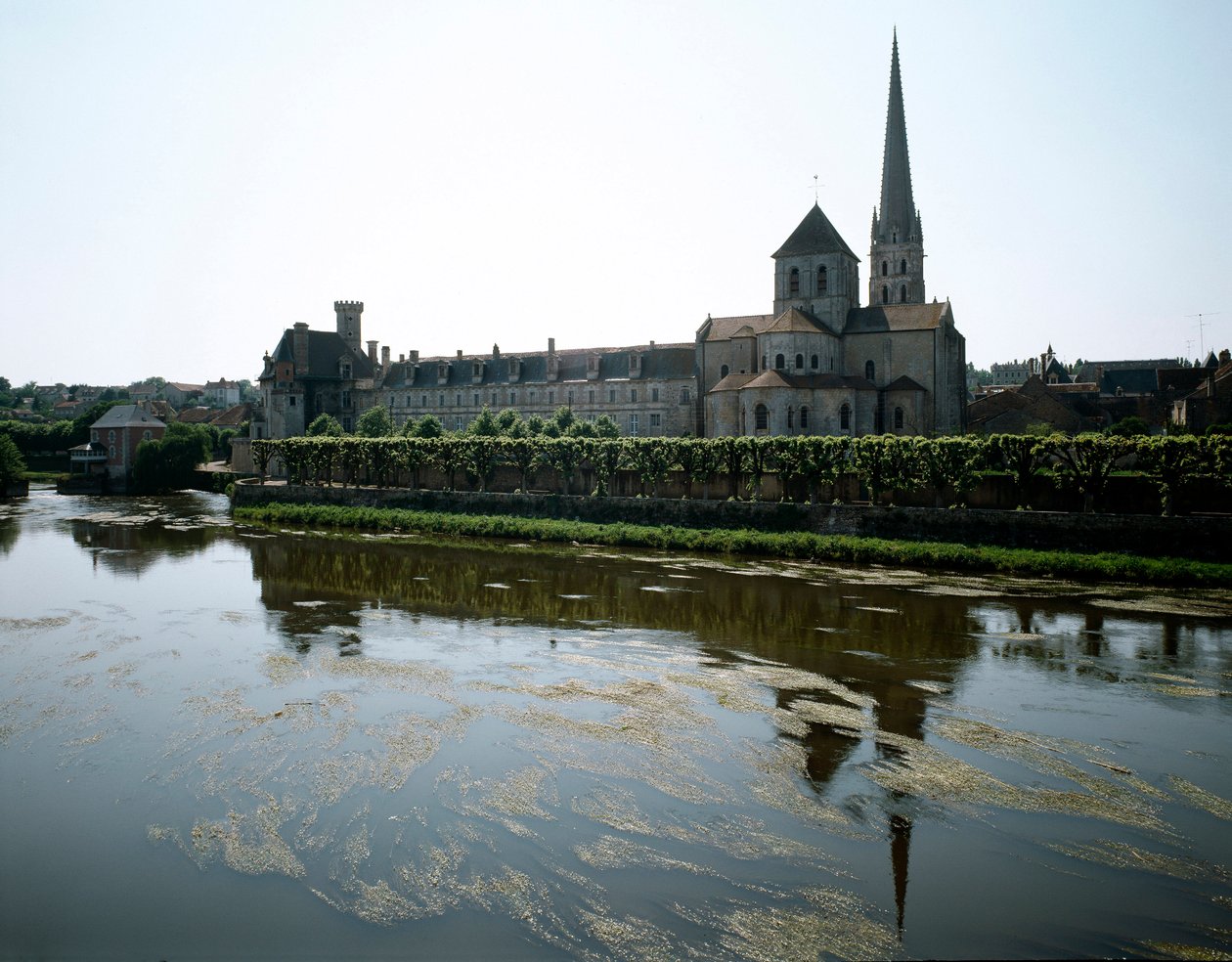Románské umění: pohled na opatství Saint-Savin-sur-Gartempe (Saint Savin sur Gartempe), založené v 11. století. Saint Savin, Vídeň od Romanesque