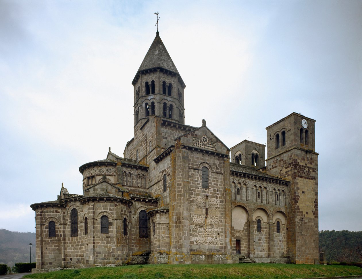 Románské umění: pohled na kostel Saint-Nectaire (12. století). od Romanesque