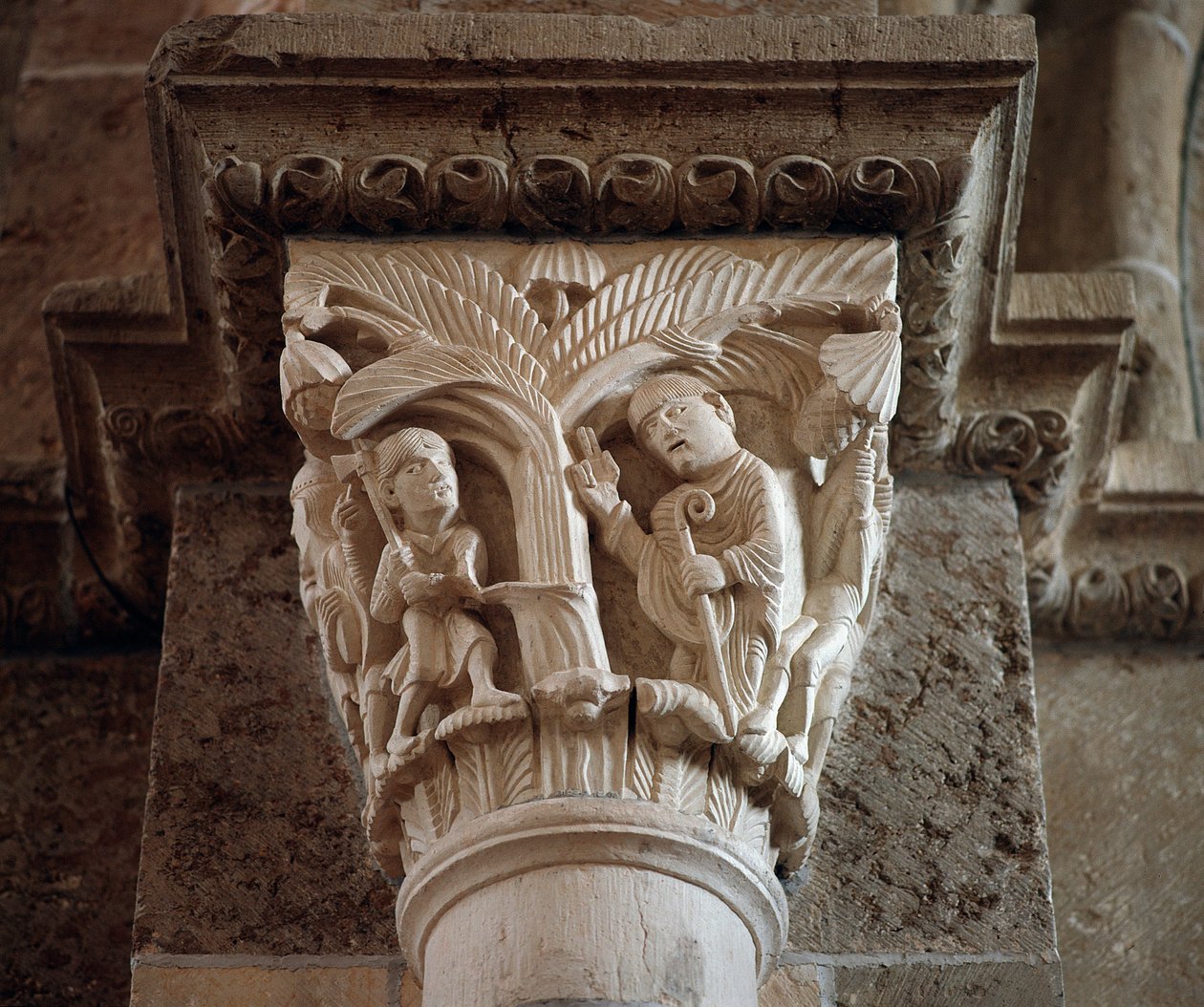 Svatý Martin nařizuje pokácet posvátný strom (vyřezaný kapitál) od Romanesque