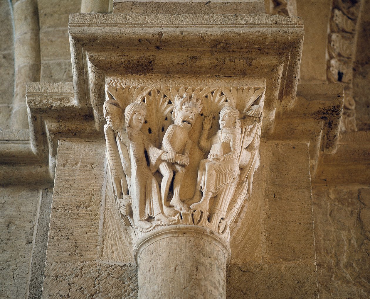 Ďábel ukazuje ženu svatému benediktovi, aby ho pokoušel, hlavní město narthexu (sochy) od Romanesque