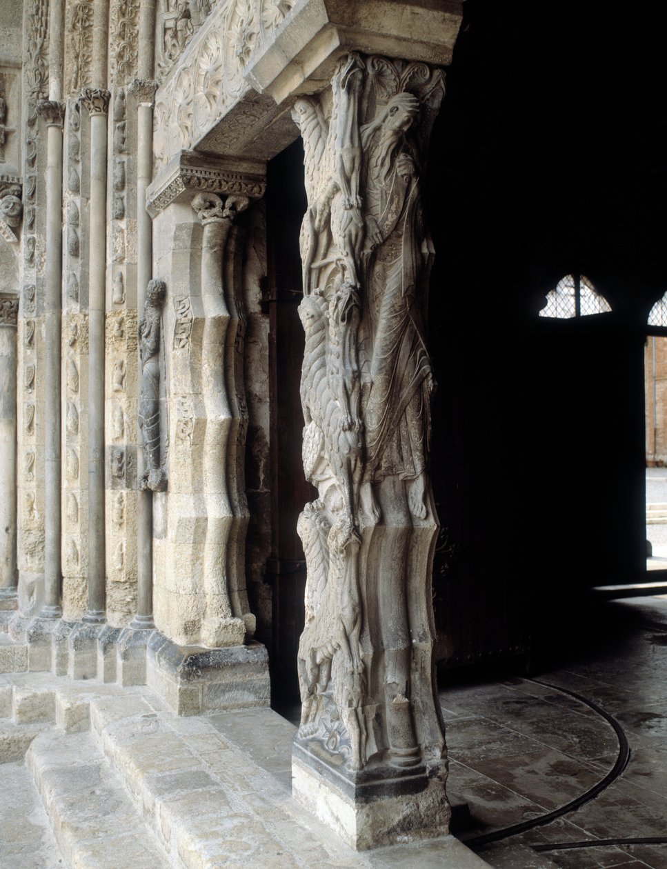 Trumeau (vyřezávaný od Romanesque